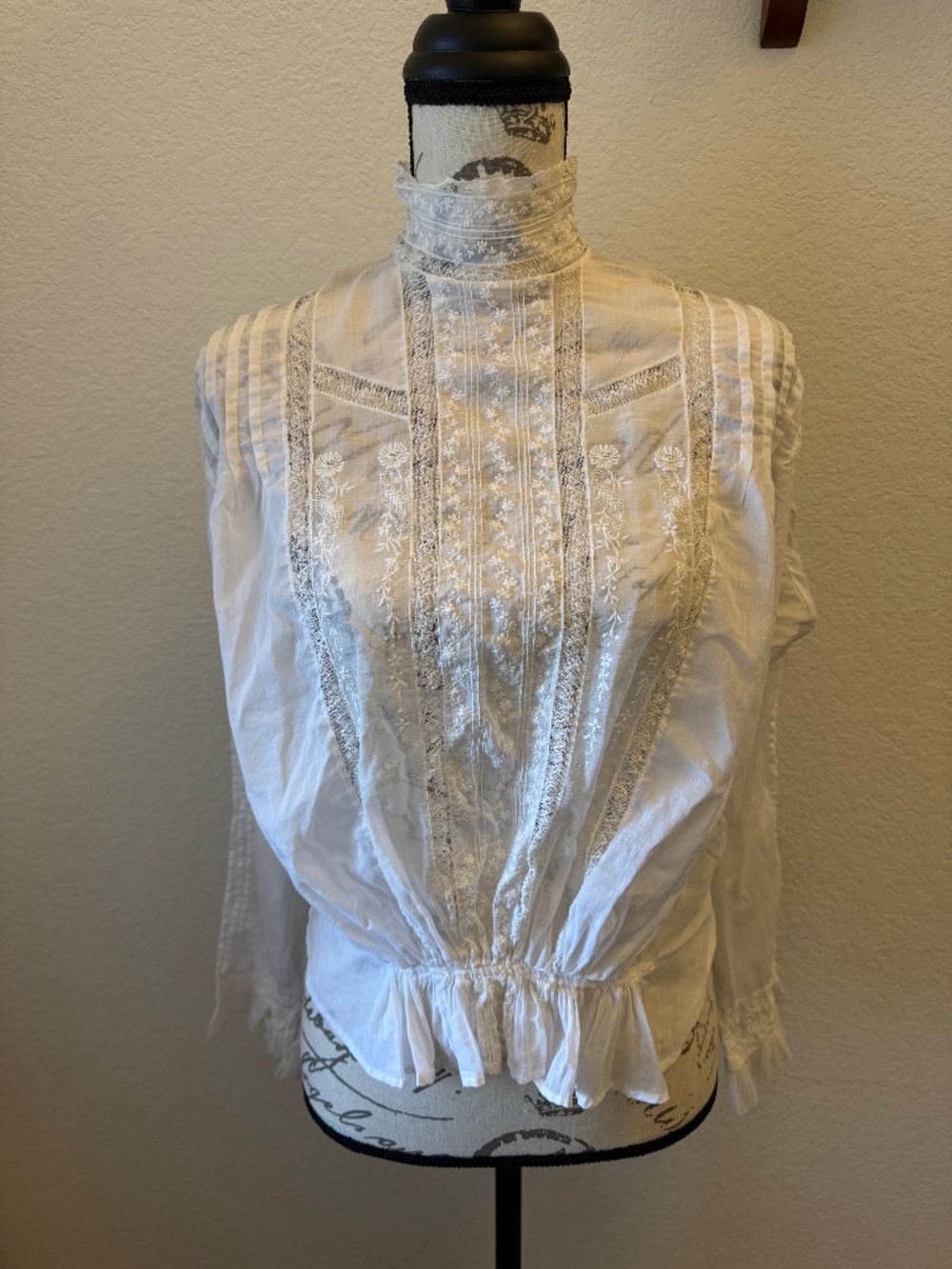 Antique Edwardian White Embroidered Lace High Neck Blouse c. 1895-1910